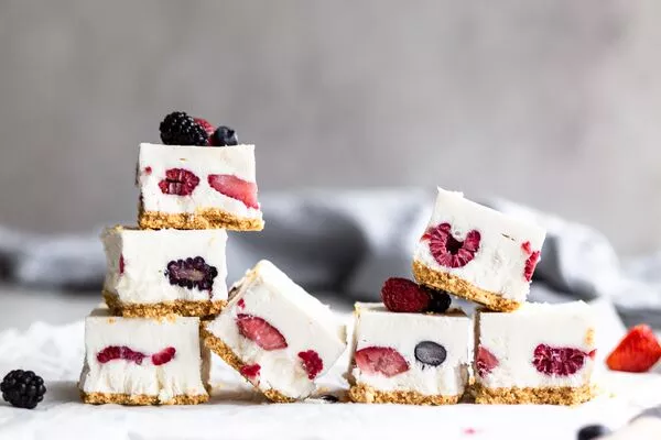 No-Bake Mixed Berry Cheesecake Bars | Florida Crystals